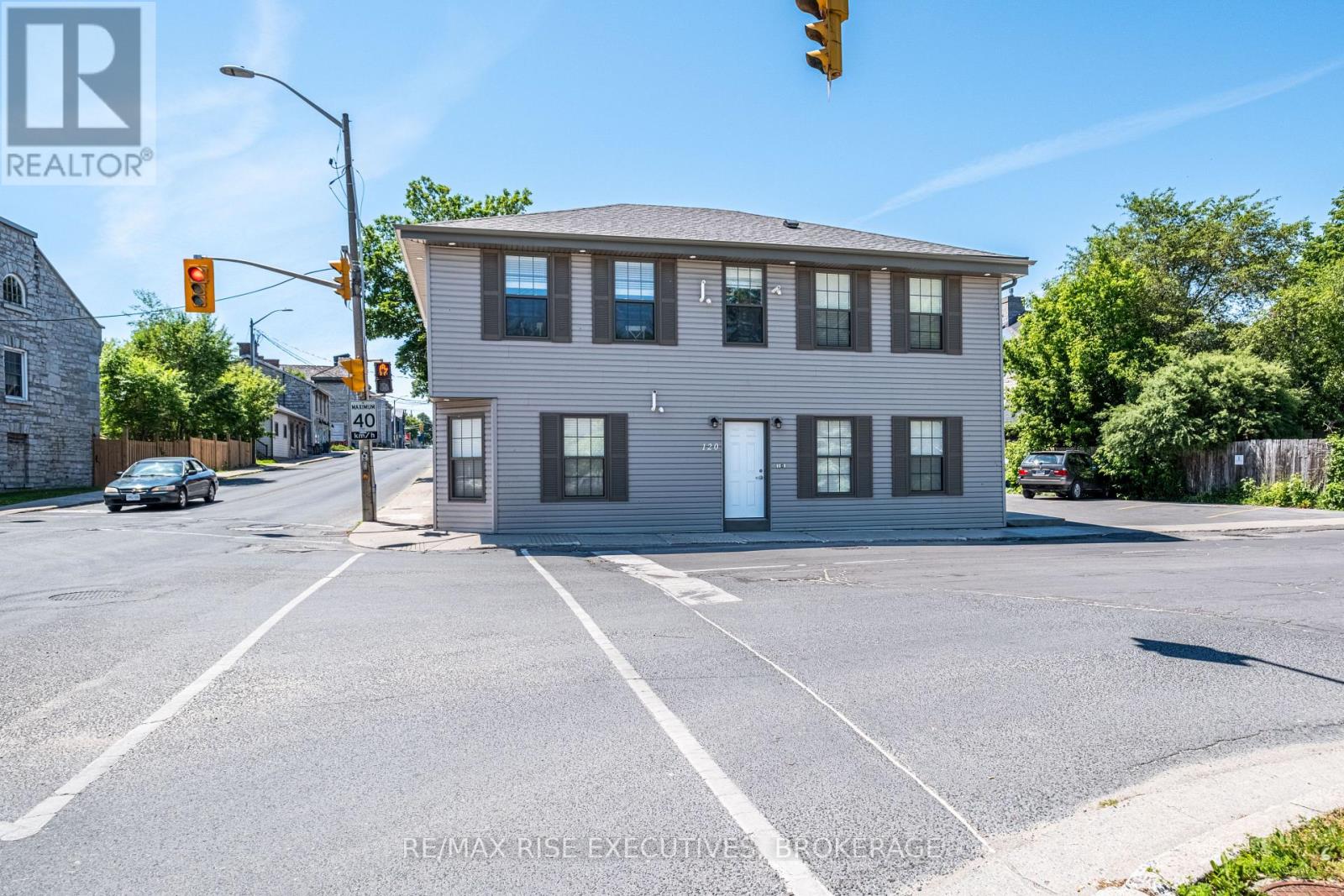 120 Yonge Street Property Photo 2