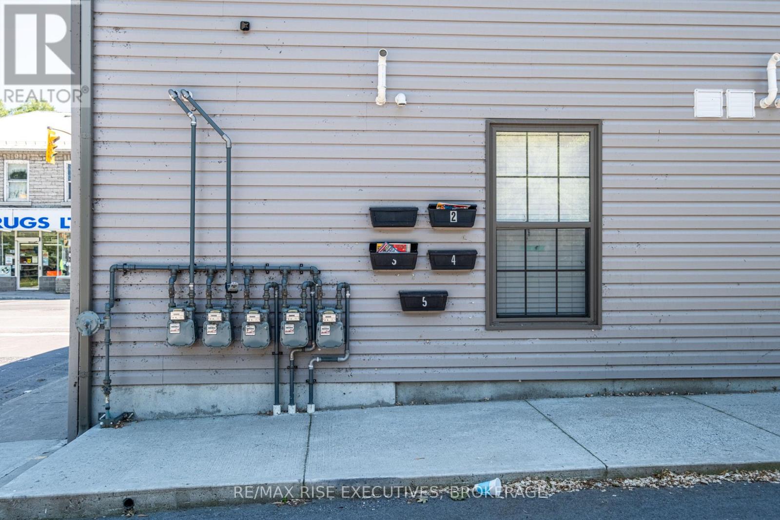 120 Yonge Street Property Photo 4