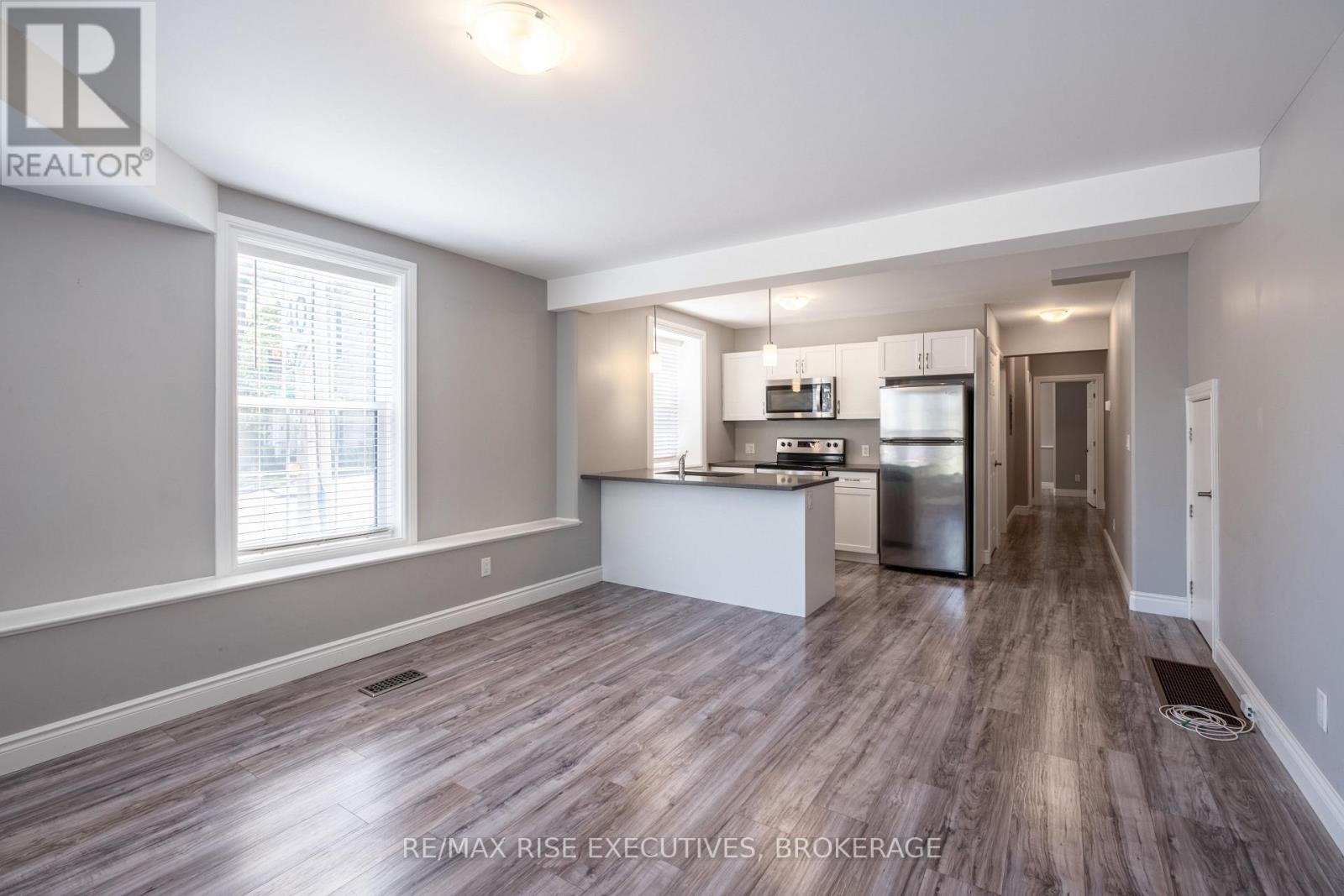 120 Yonge Street Property Photo 14