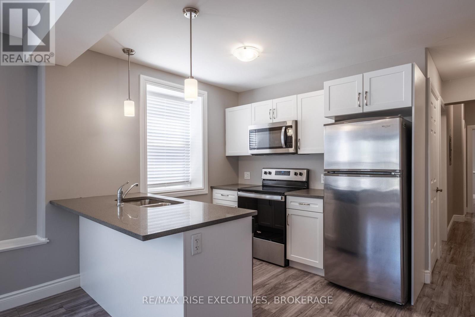 120 Yonge Street Property Photo 16