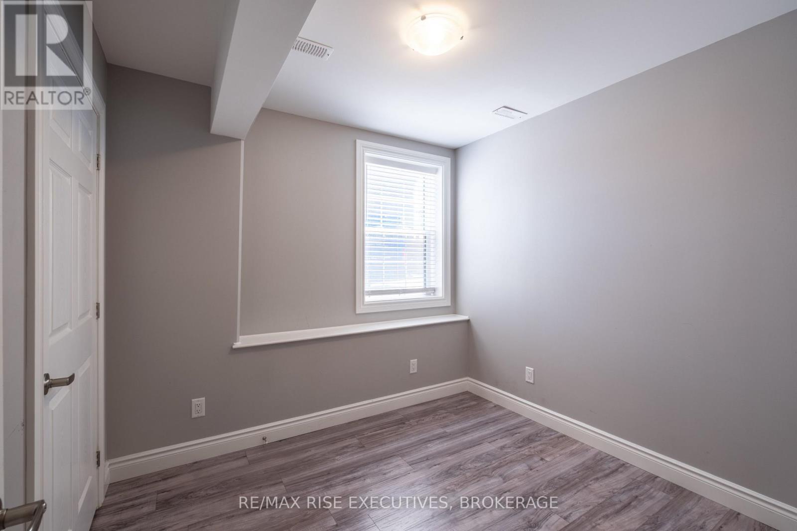120 Yonge Street Property Photo 18