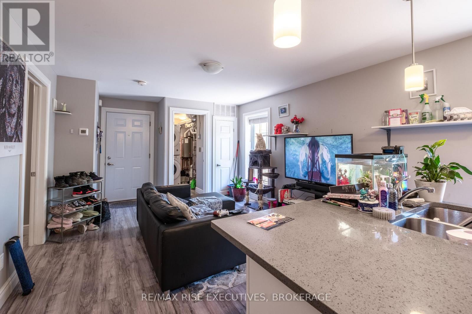 120 Yonge Street Property Photo 30