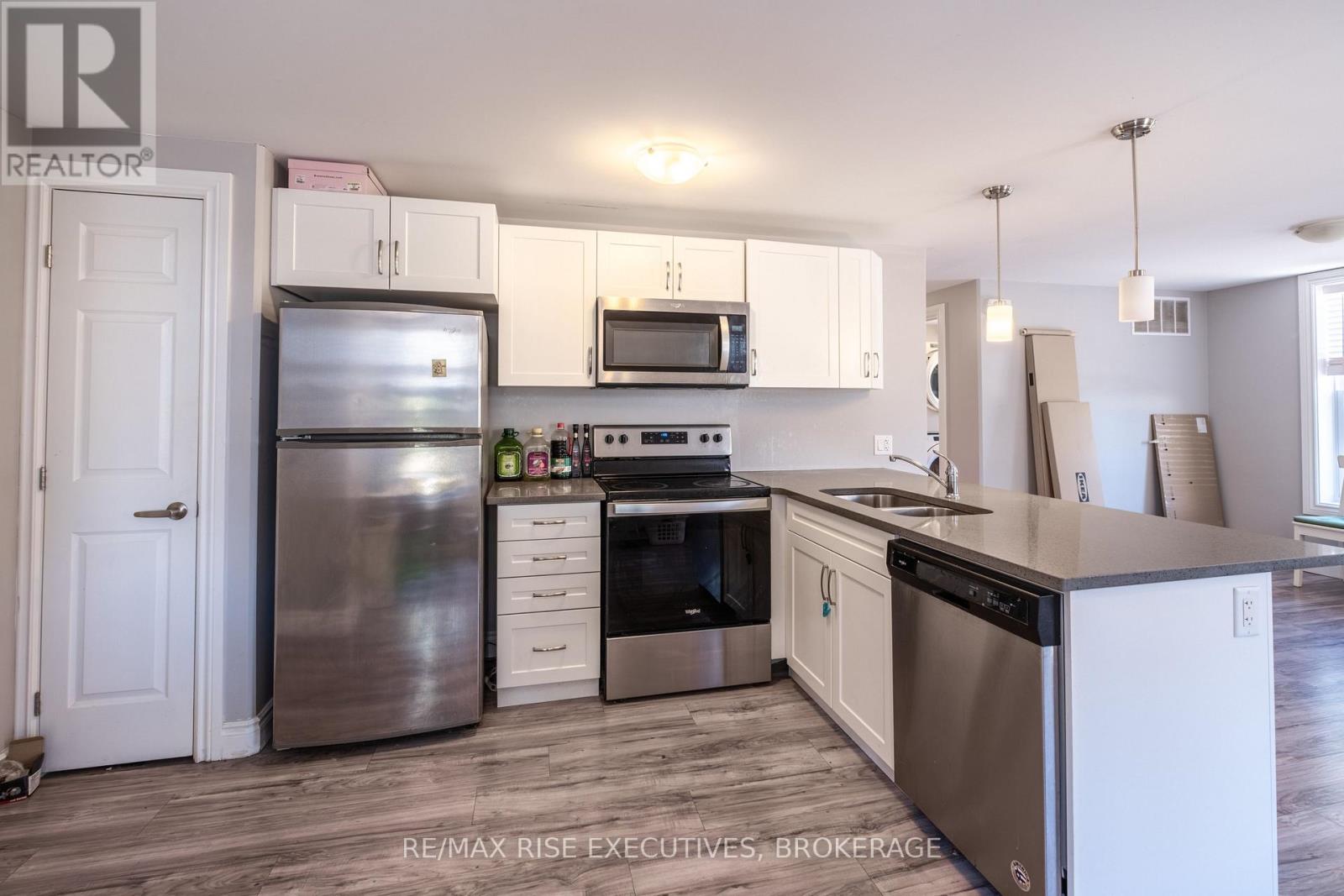 120 Yonge Street Property Photo 34