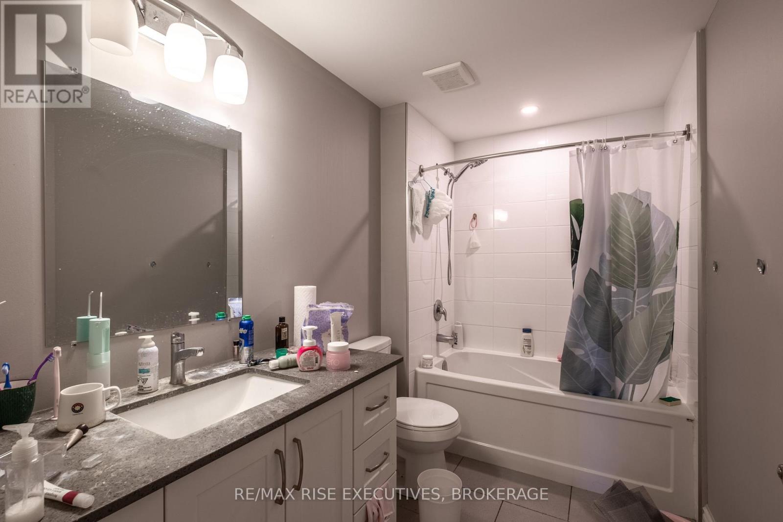 120 Yonge Street Property Photo 38