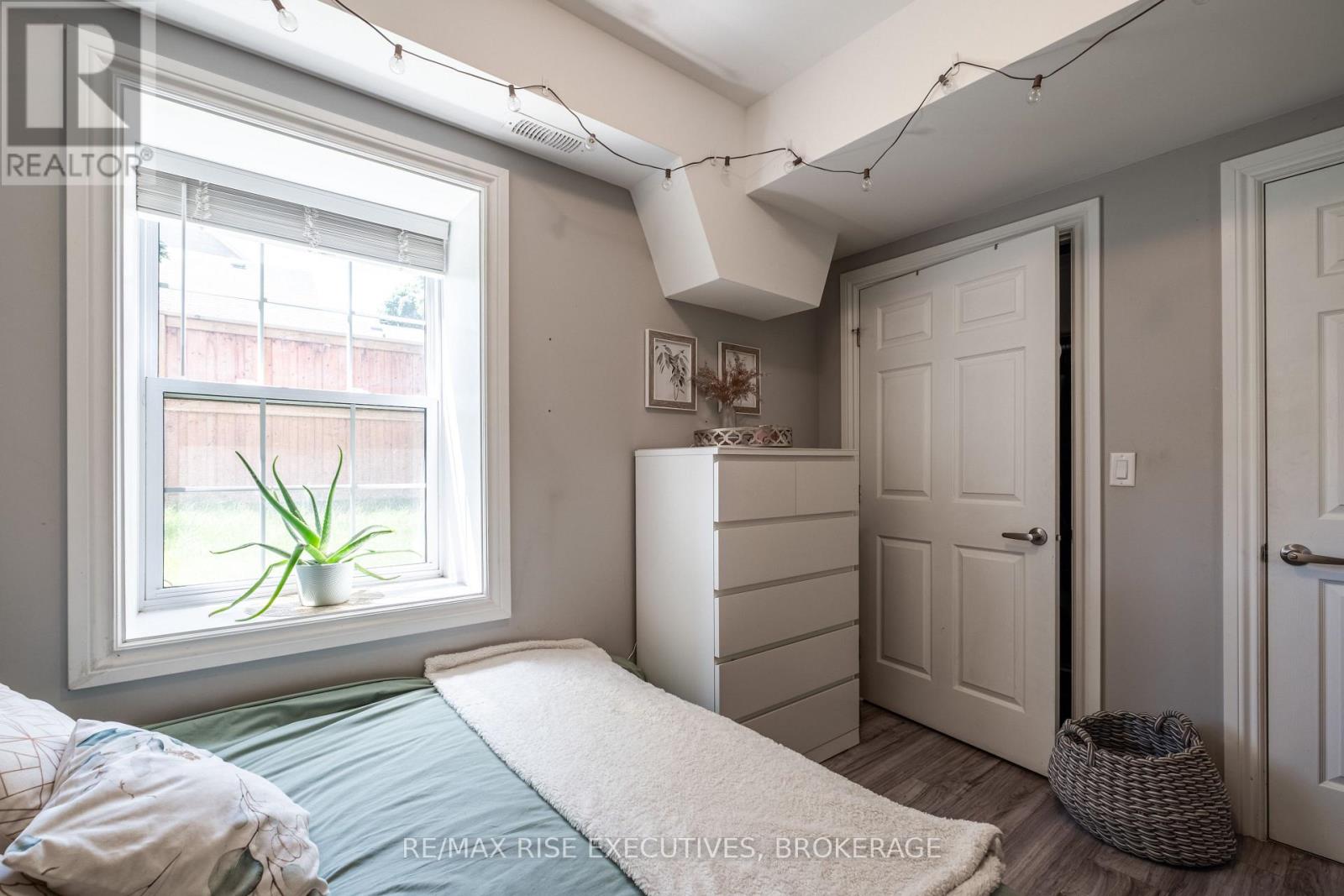 120 Yonge Street Property Photo 49