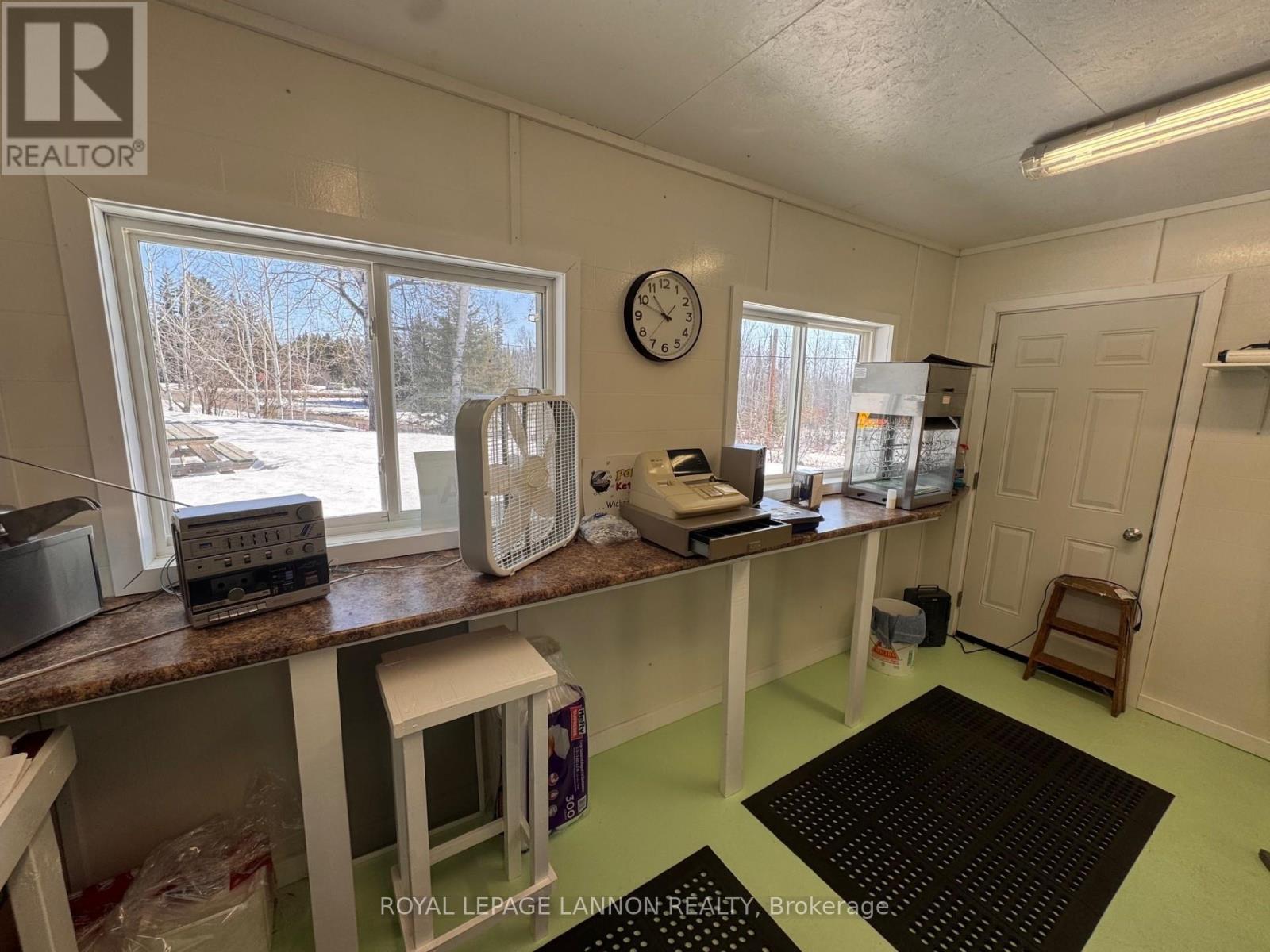 3851 Hwy 588 Property Photo 5