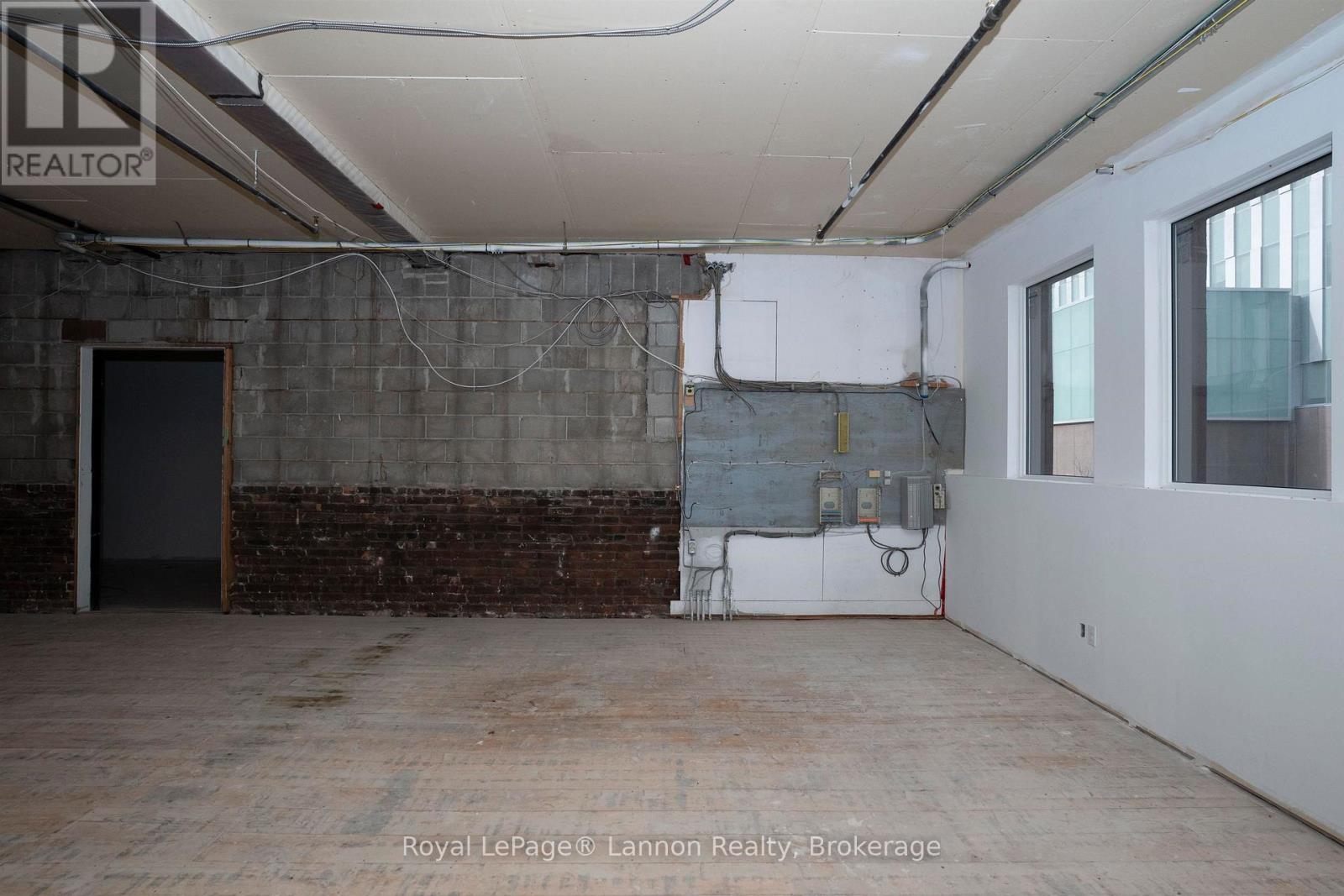A & B - 615 Victoria Ave E Property Photo 12