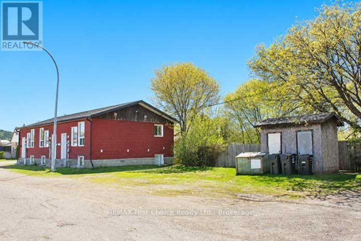 303 Frederica Street W Property Photo 2