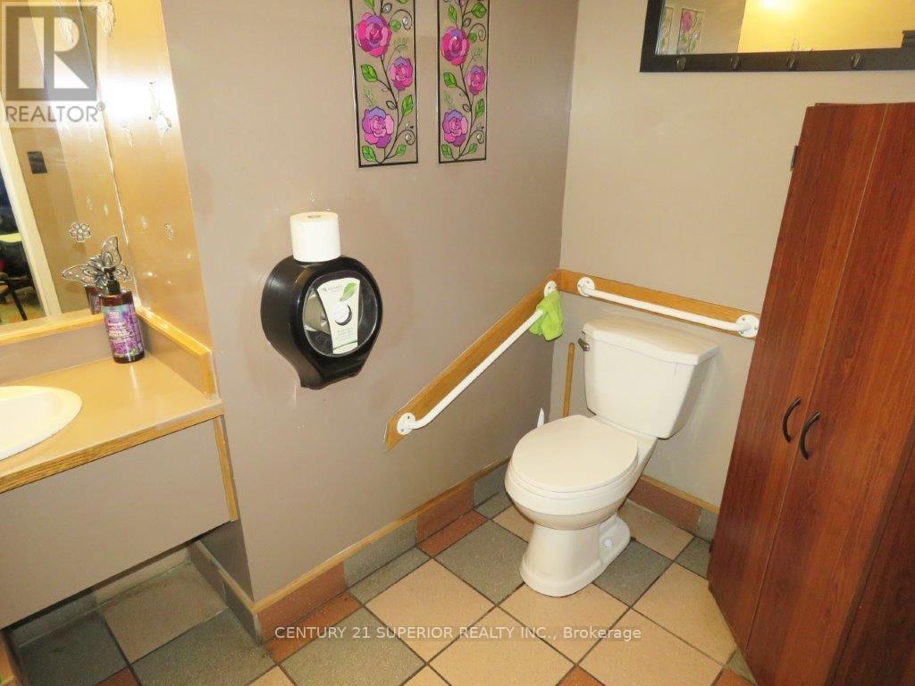 41 Simcoe Plaza Property Photo 24