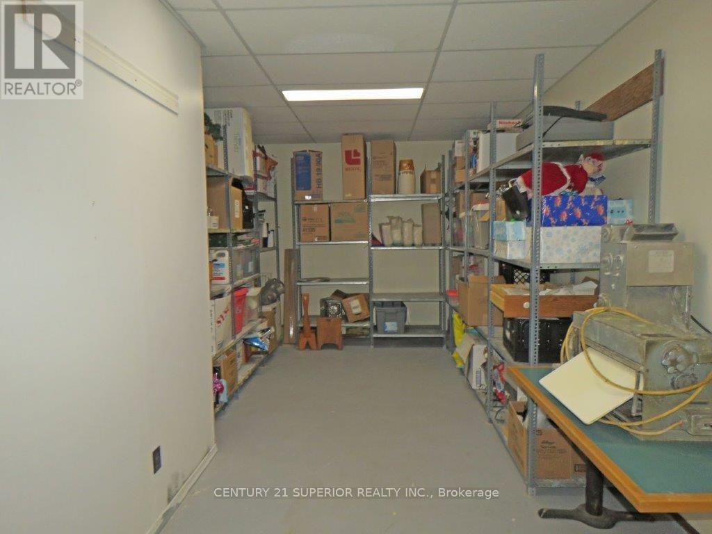 41 Simcoe Plaza Property Photo 35