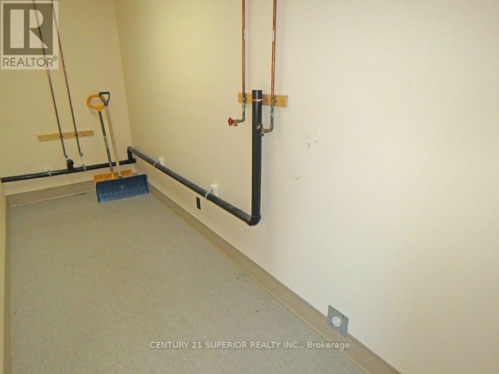 41 Simcoe Plaza Property Photo 37