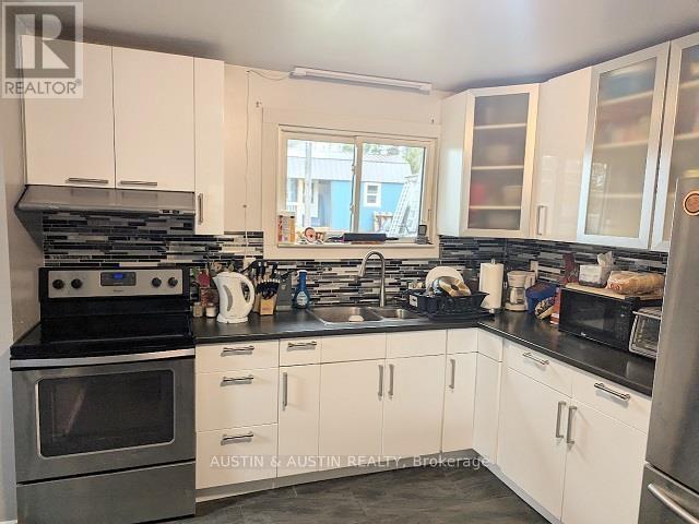 33 Victoria Street N Property Photo 2
