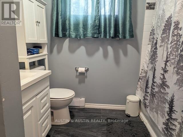 33 Victoria Street N Property Photo 6