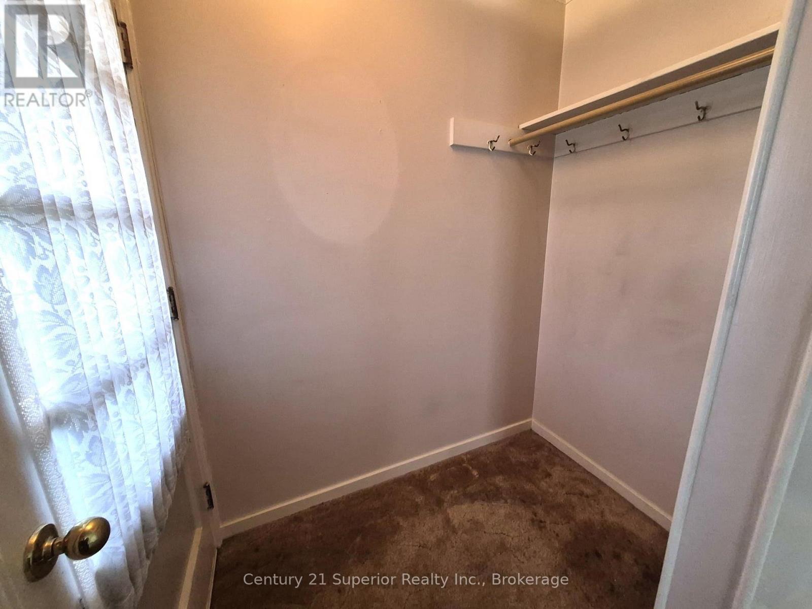 2 Laurier Ave Property Photo 3