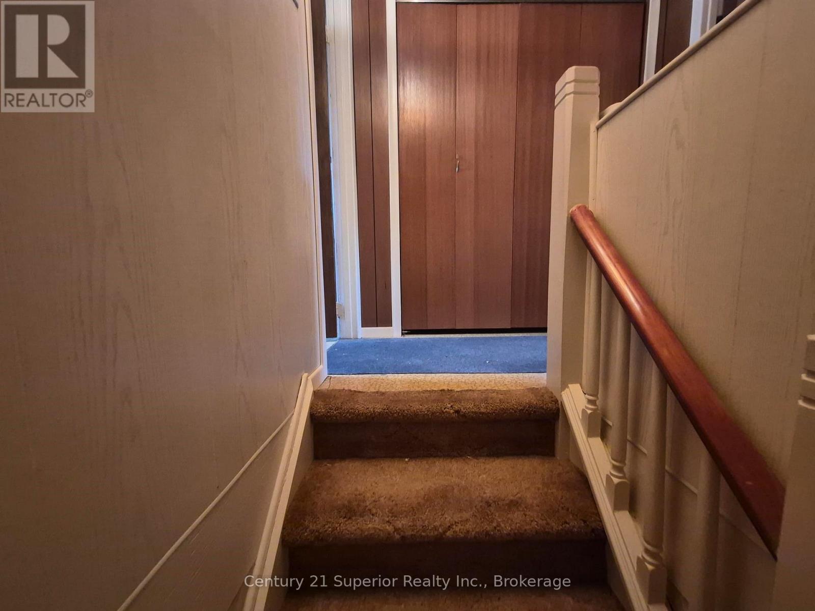 2 Laurier Ave Property Photo 14