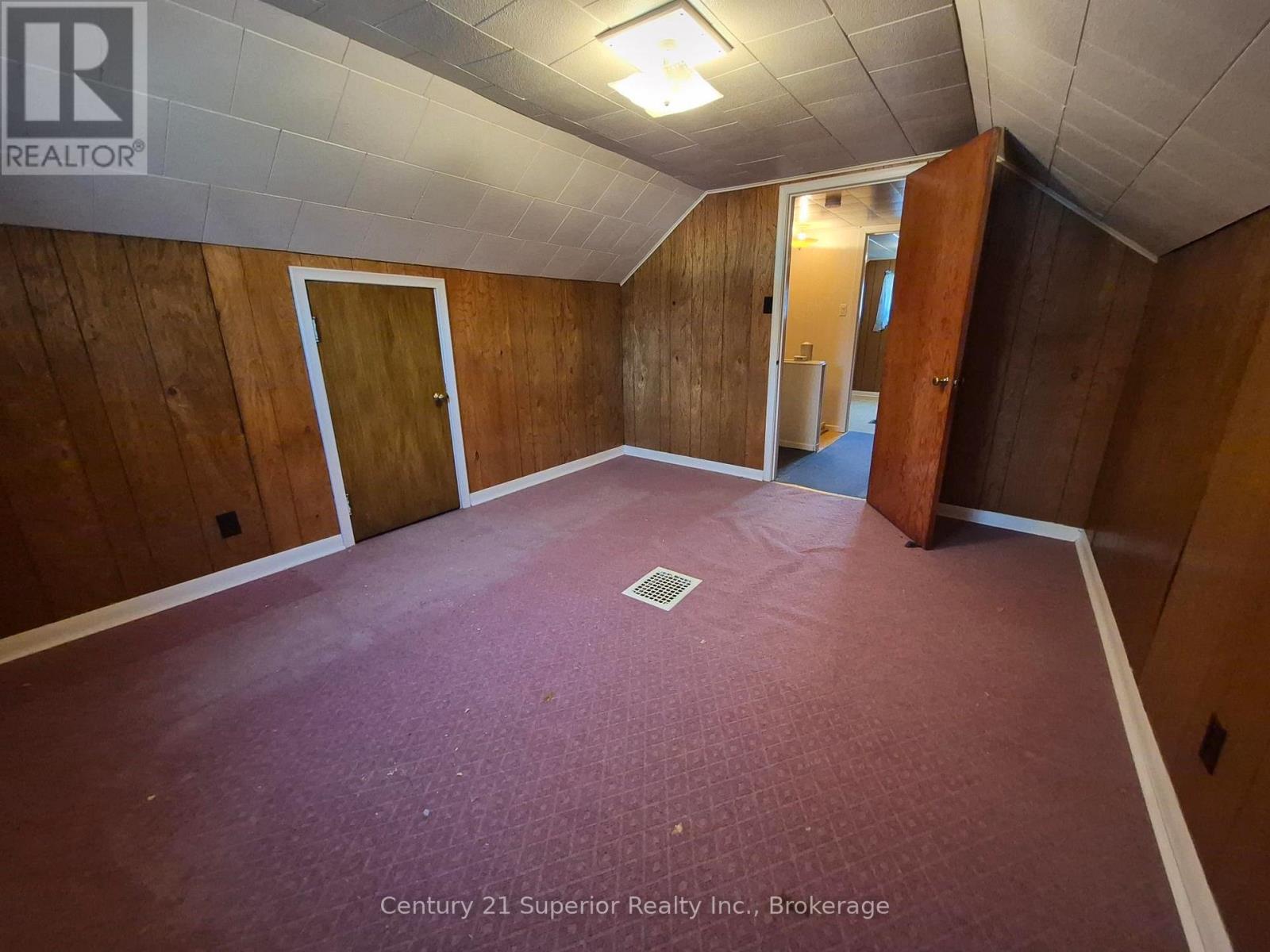 2 Laurier Ave Property Photo 20