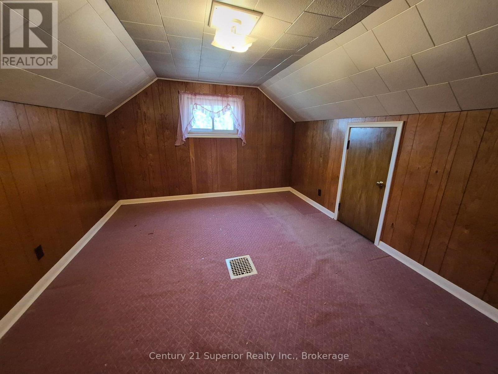 2 Laurier Ave Property Photo 21