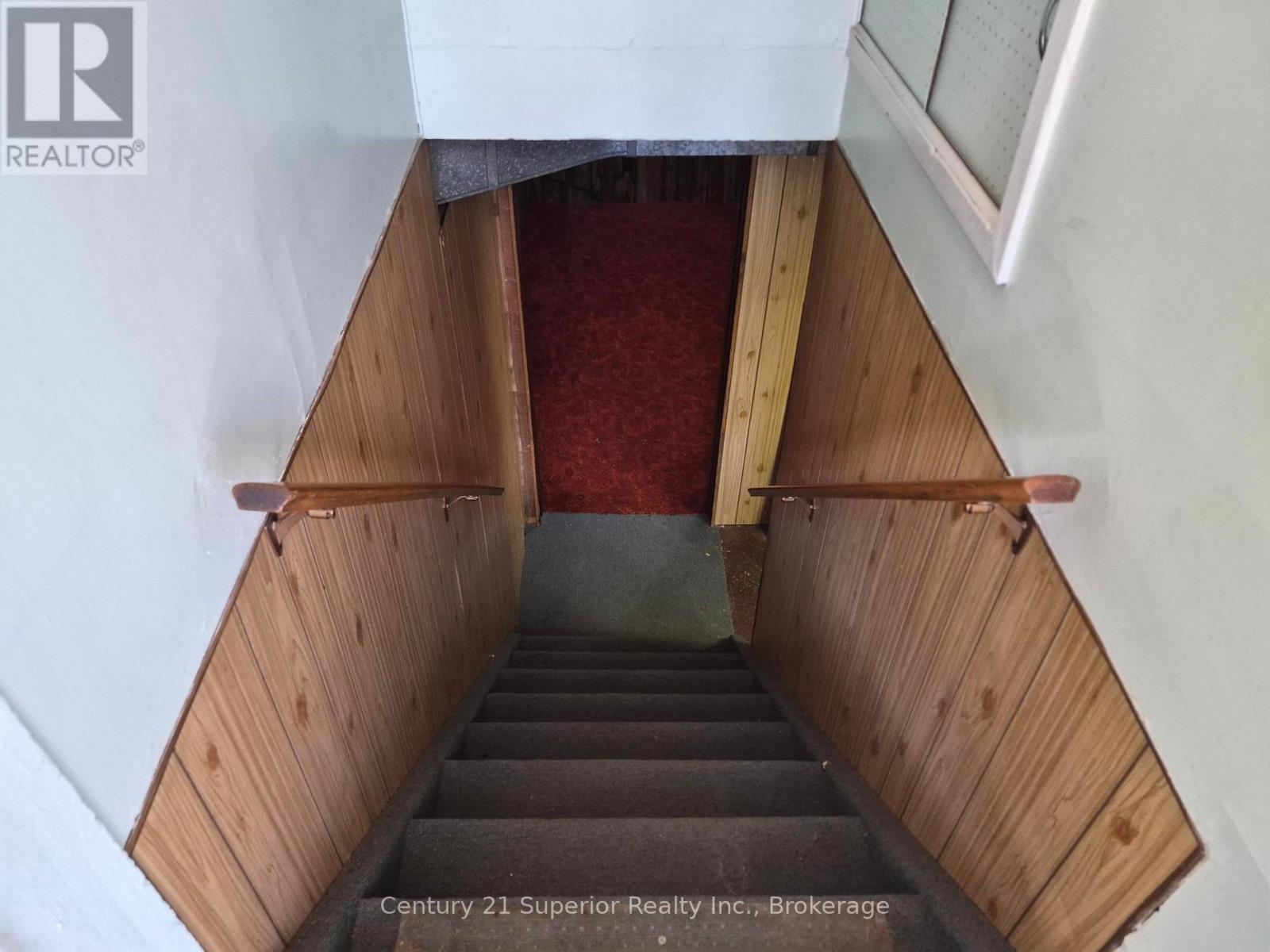 2 Laurier Ave Property Photo 22