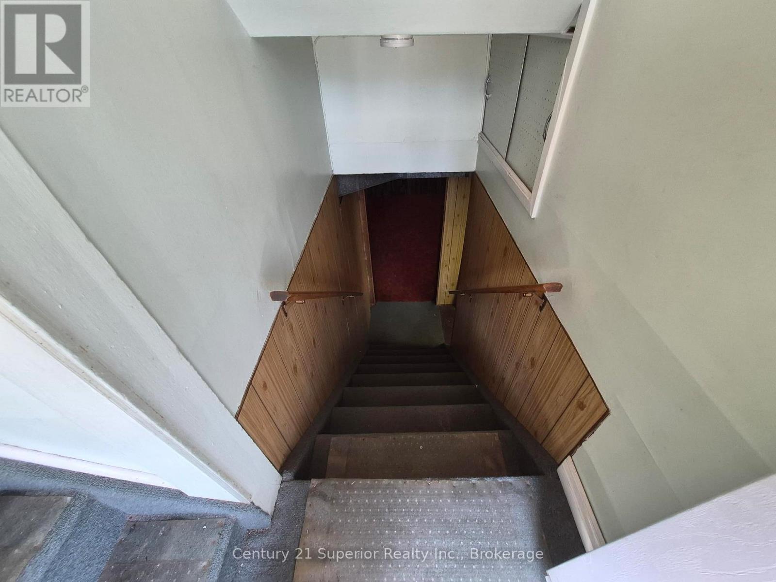2 Laurier Ave Property Photo 23