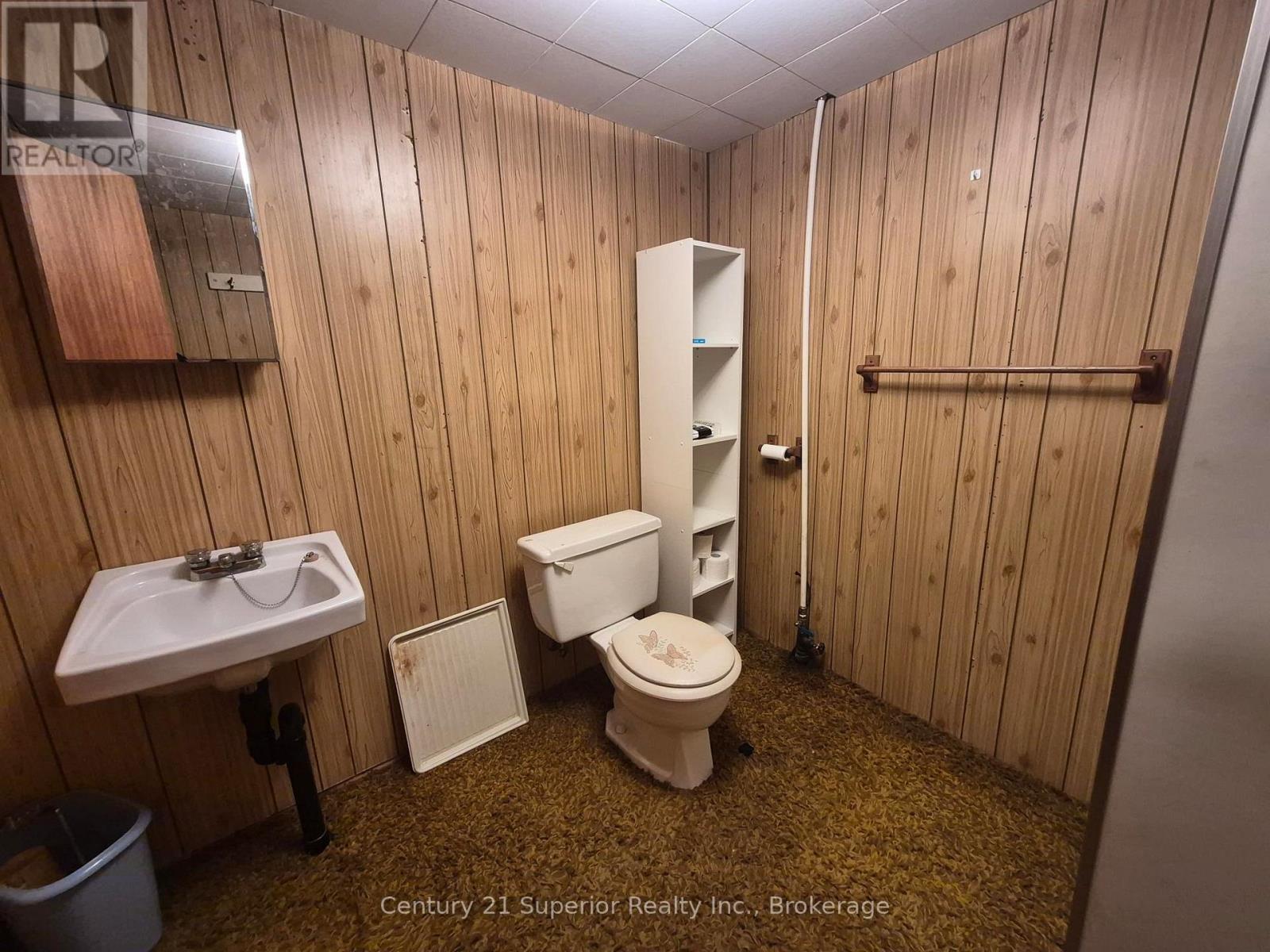 2 Laurier Ave Property Photo 28