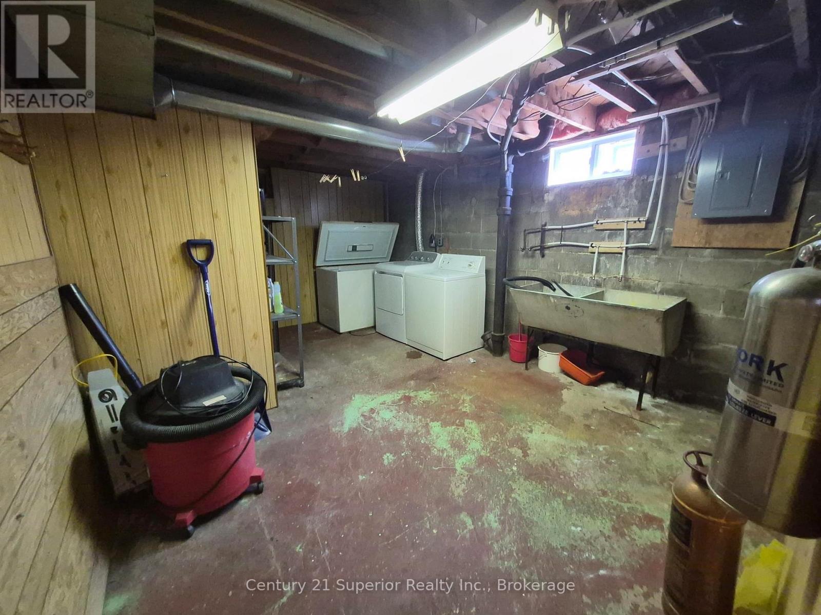 2 Laurier Ave Property Photo 30