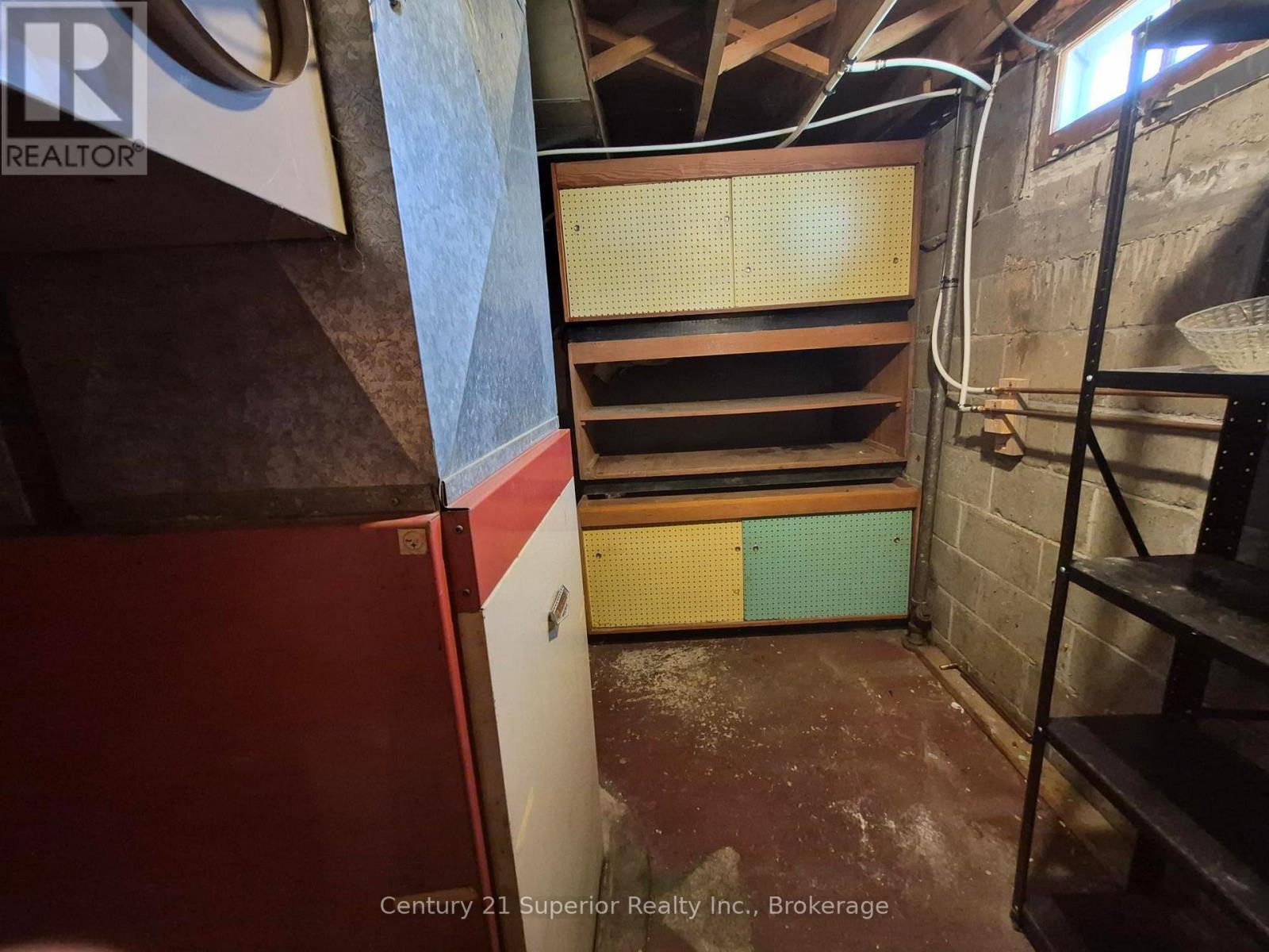 2 Laurier Ave Property Photo 31