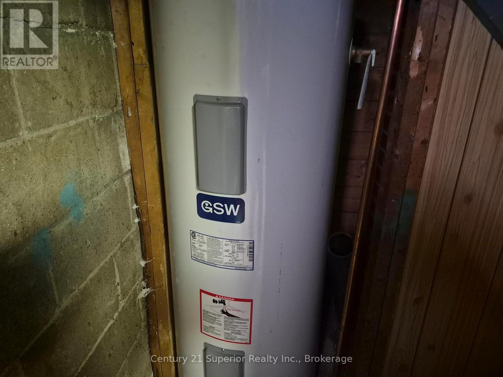 2 Laurier Ave Property Photo 32