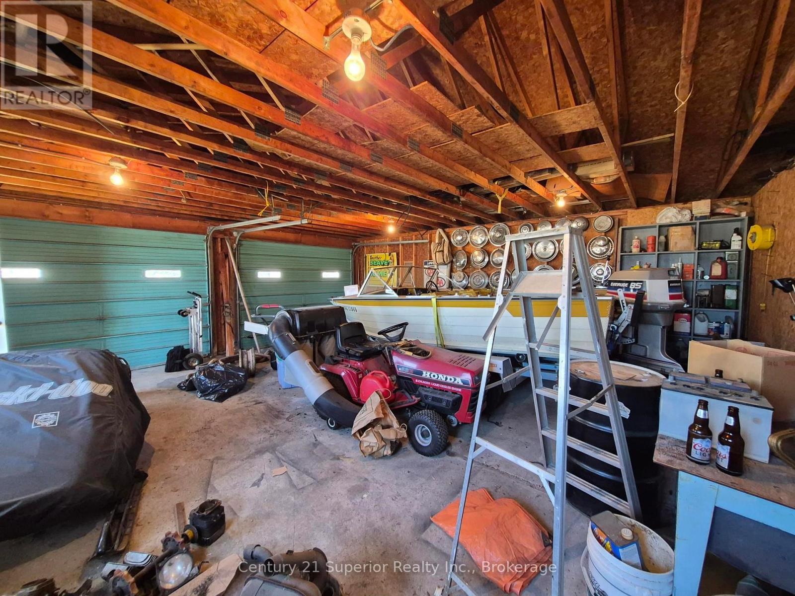 2 Laurier Ave Property Photo 37