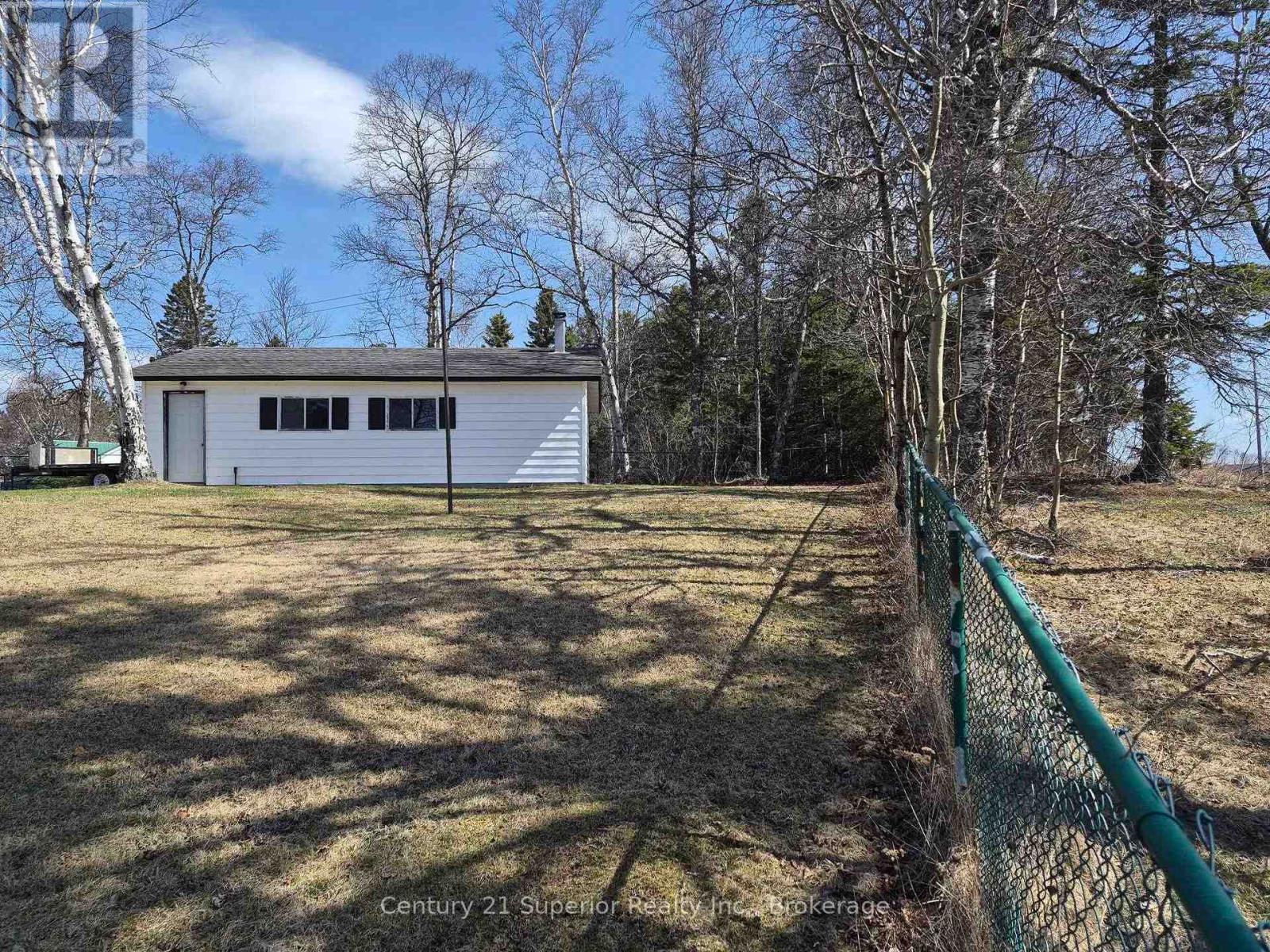 2 Laurier Ave Property Photo 42