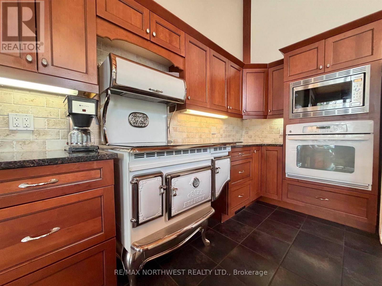 447 Hopkins Bay Road Property Photo 14