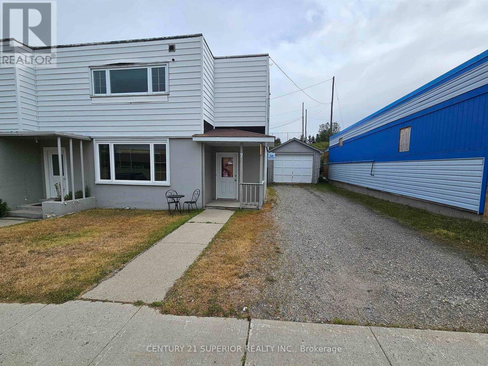 7 Stevens Ave Property Photo 2