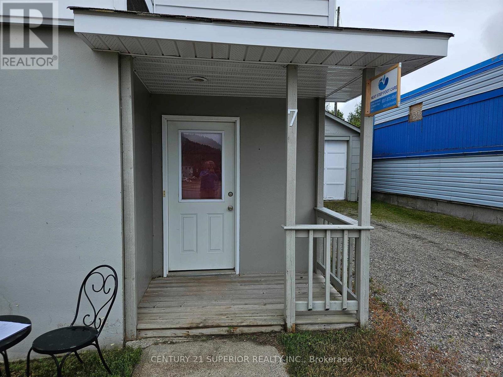 7 Stevens Ave Property Photo 3