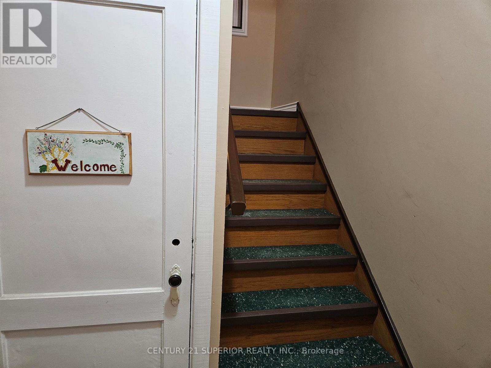 7 Stevens Ave Property Photo 4