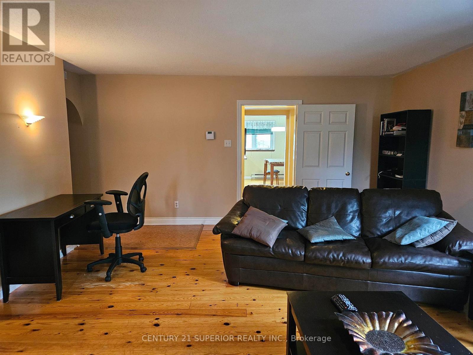 7 Stevens Ave Property Photo 6