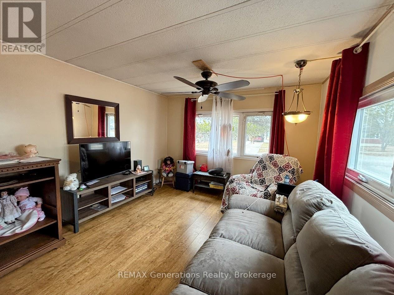 22 Jackson Crescent Property Photo 5
