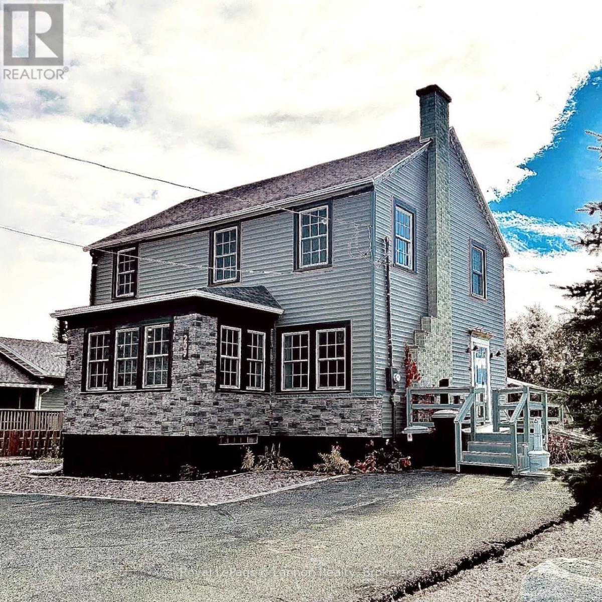 209 Mckenzie Avenue E Photo de la propriété 1