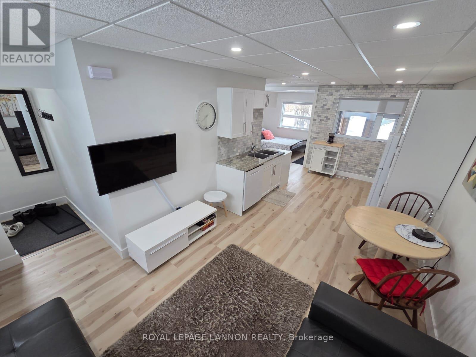84 MACHAR AVE