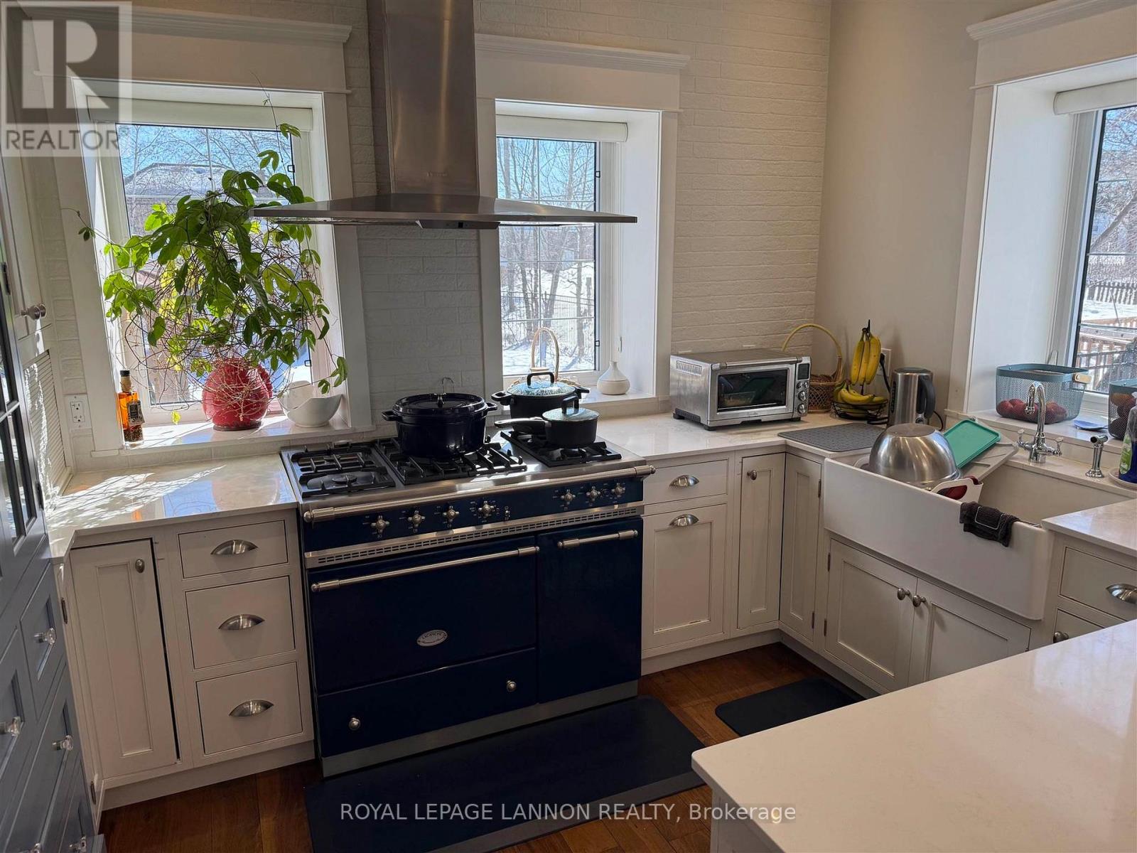 109 King Street Property Photo 16