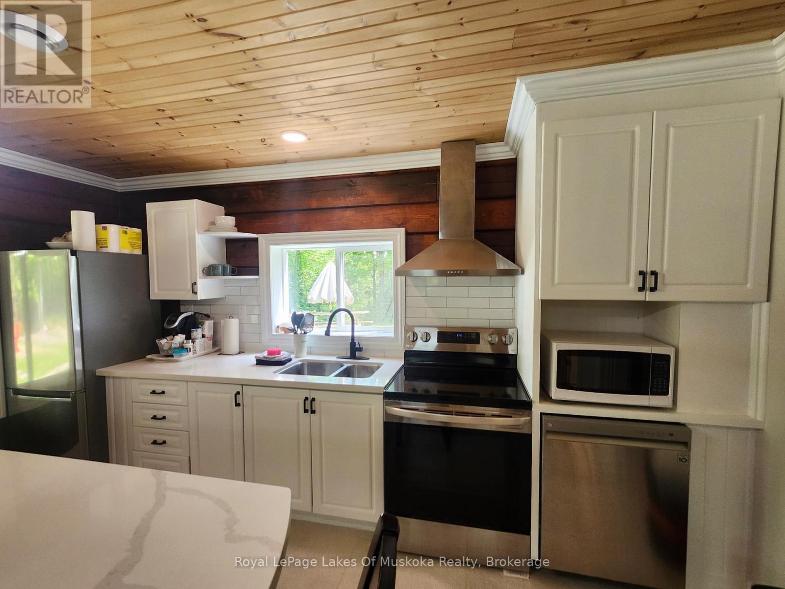 3997 Chetwynd Road Property Photo 2