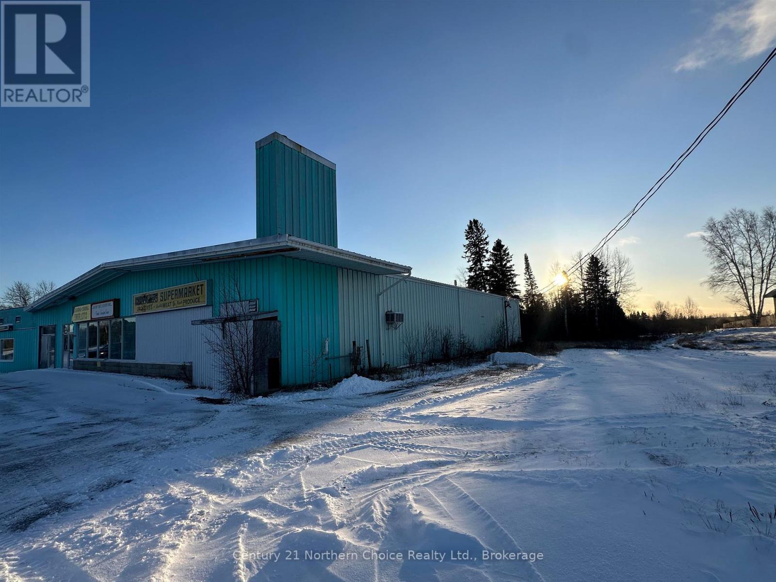 1273 Highway 105 Property Photo 2