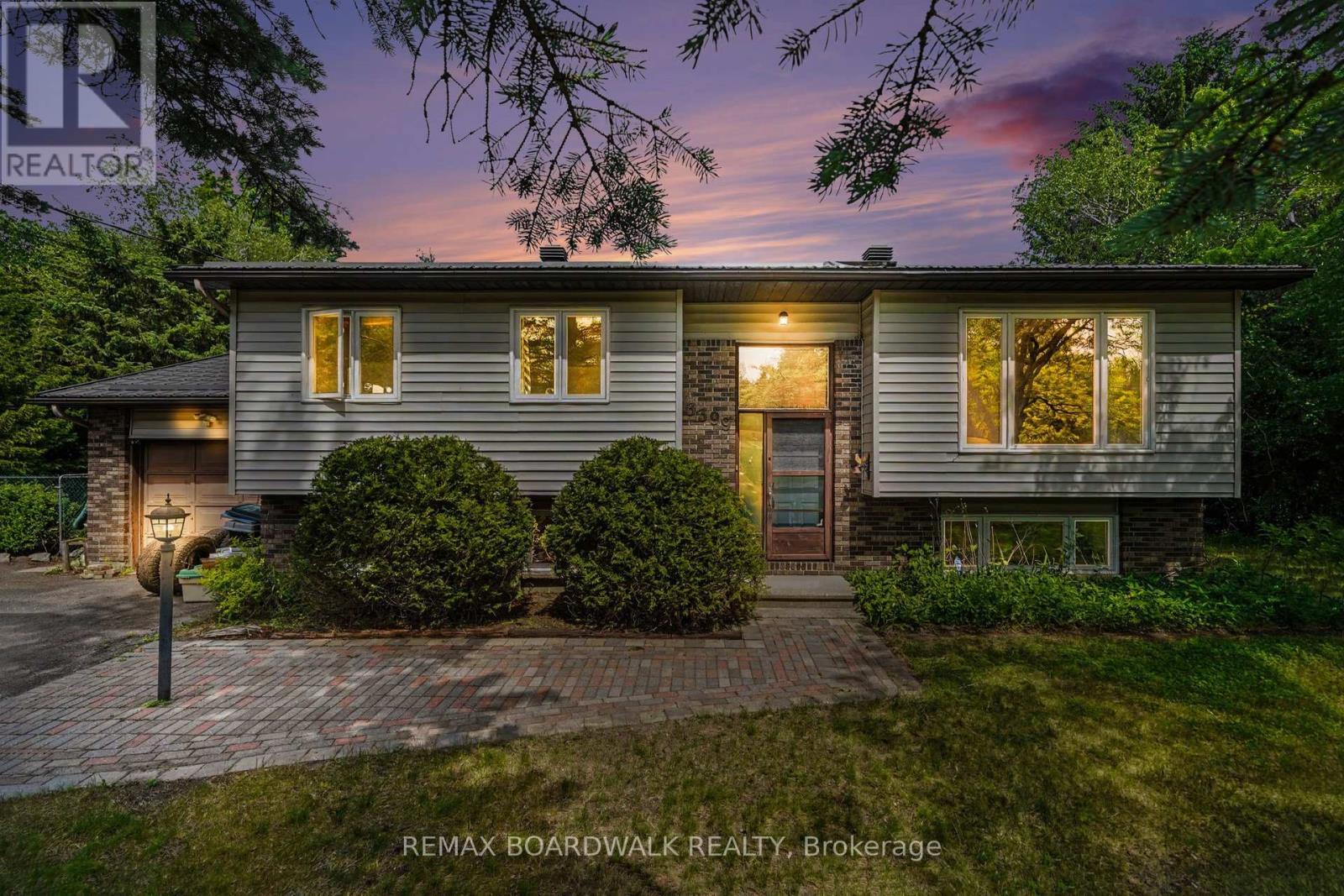3399 Regburn Drive Photo de la propriété 1
