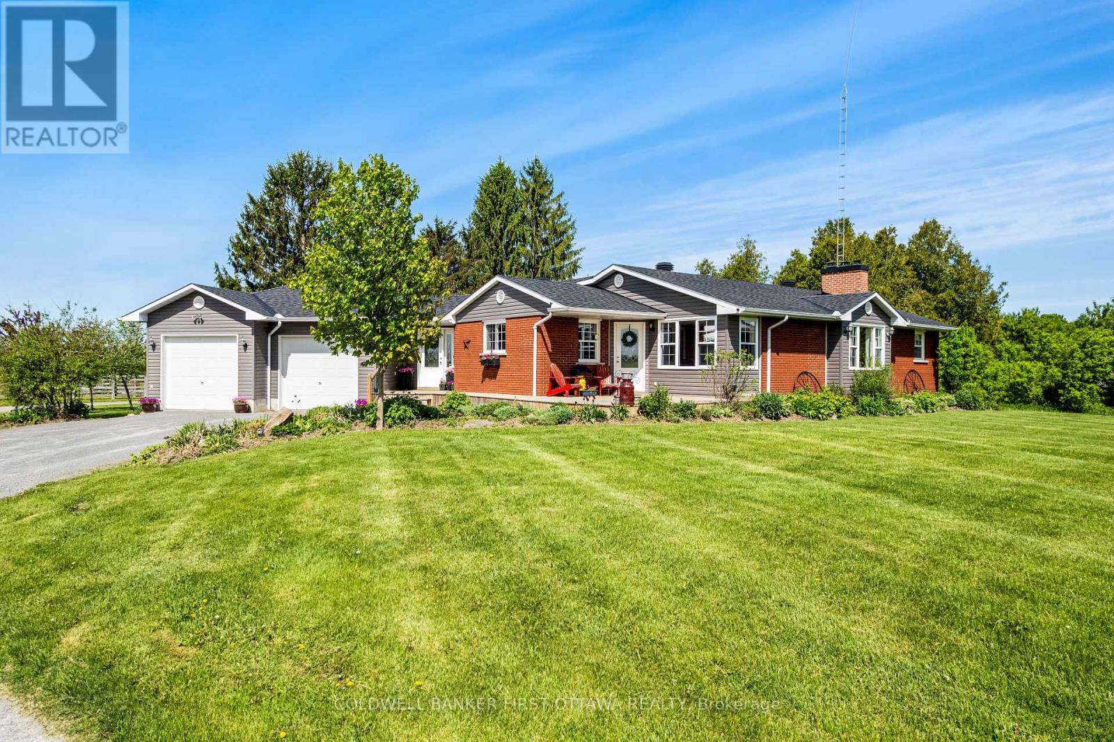 6443 Martin Street N Property Photo 2