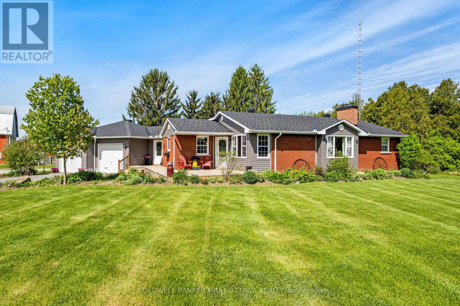 6443 Martin Street N Property Photo 3