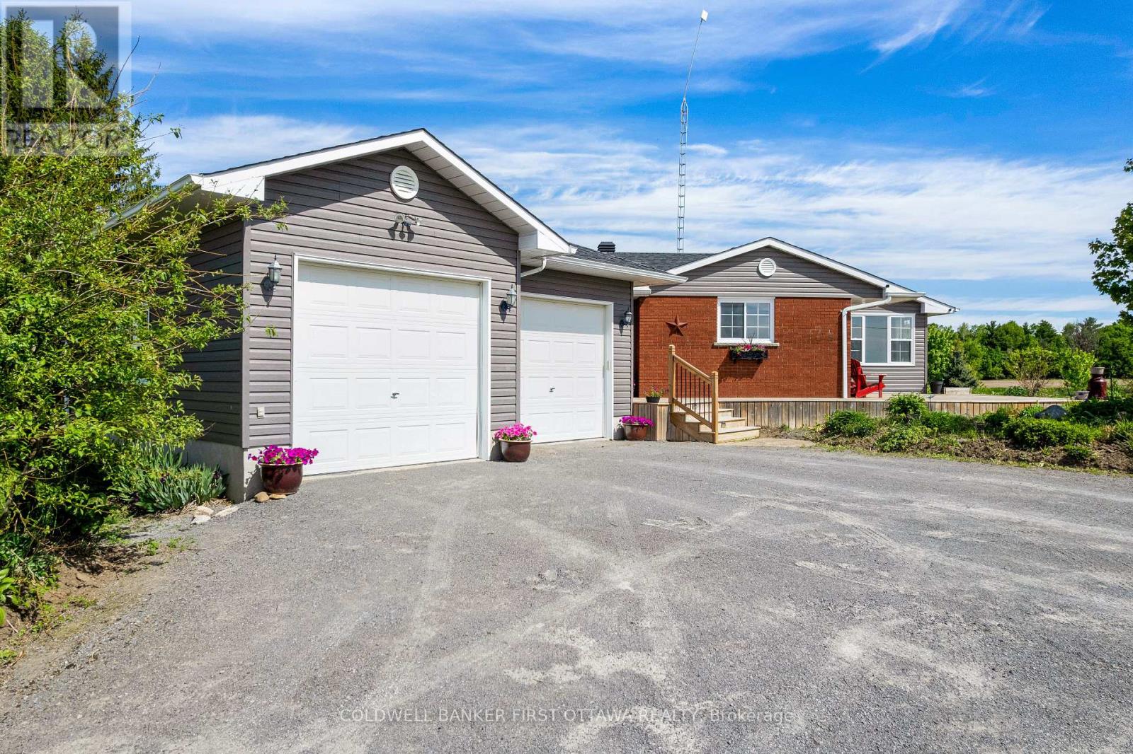 6443 Martin Street N Property Photo 4