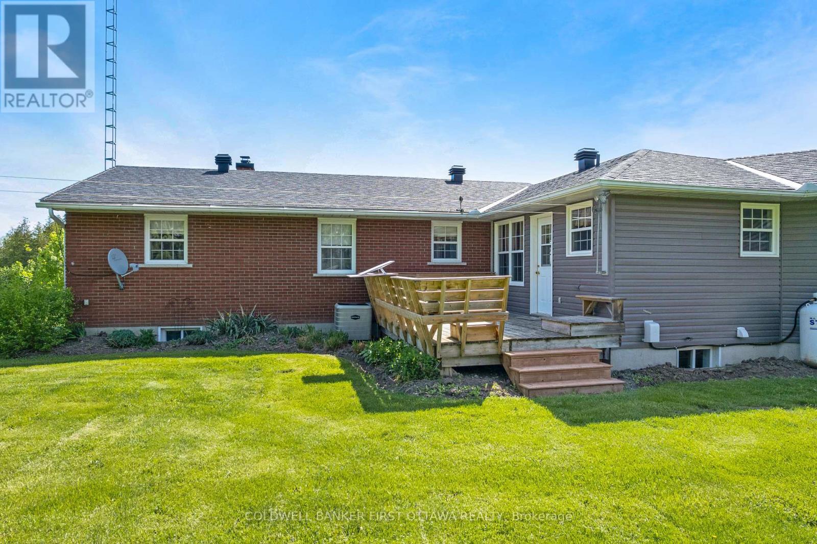 6443 Martin Street N Property Photo 5