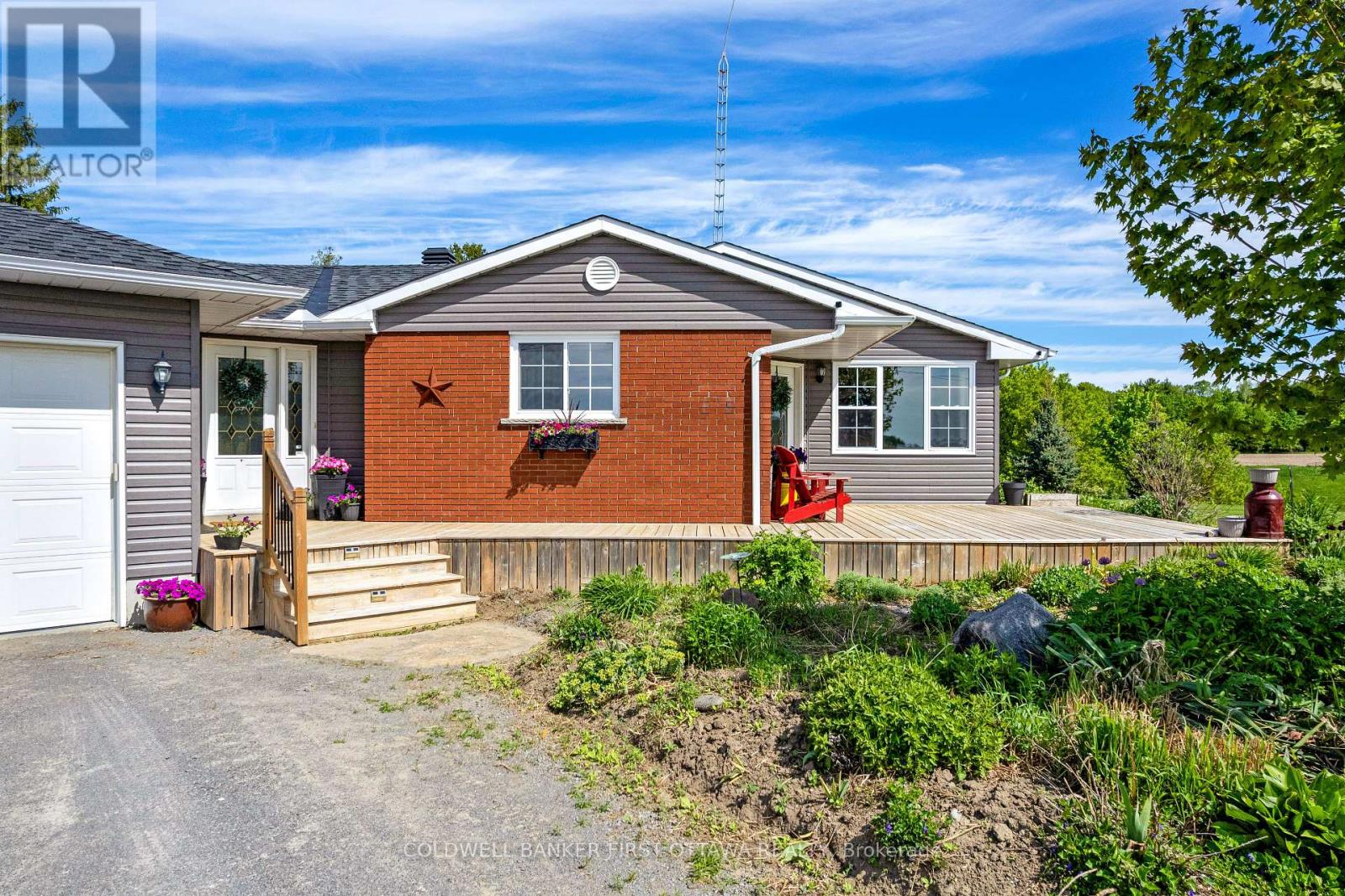 6443 Martin Street N Property Photo 6