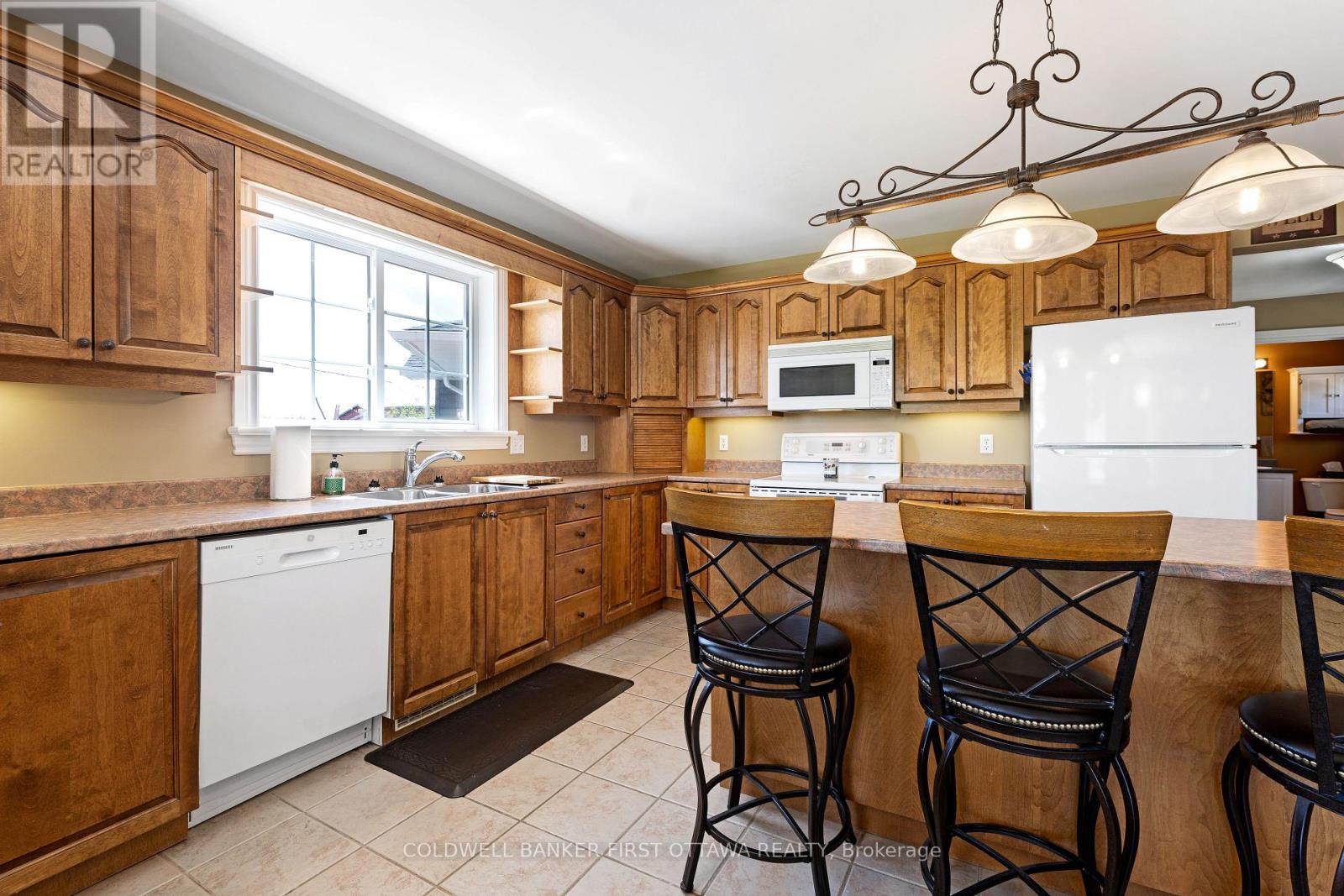 6443 Martin Street N Property Photo 9