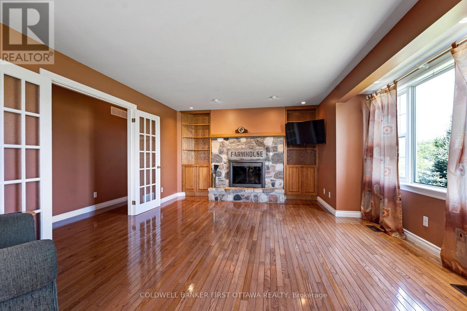 6443 Martin Street N Property Photo 13