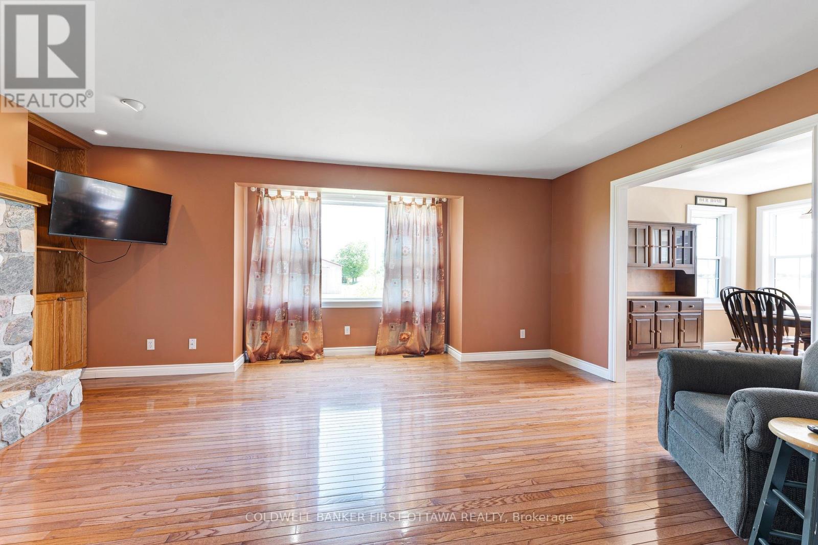 6443 Martin Street N Property Photo 14