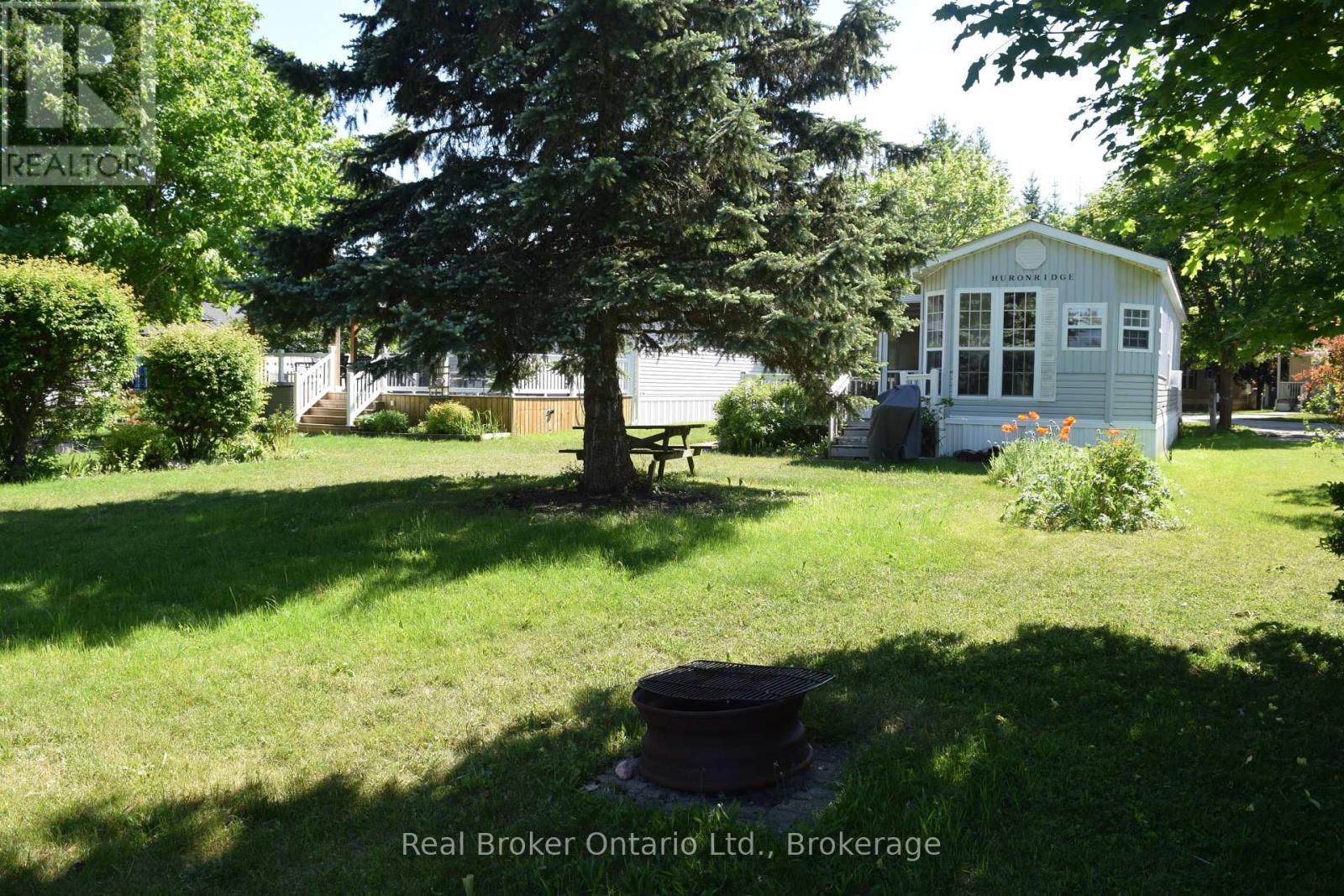M39 - 13 SOUTHLINE AVENUE Property Photo 1